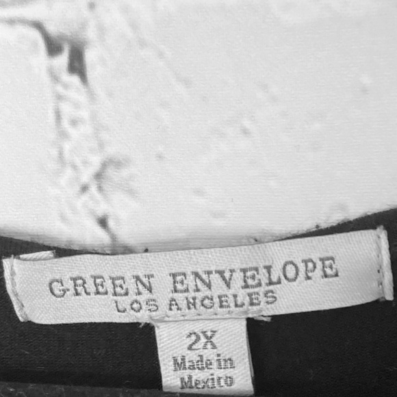 Green envelope Black mesh embroidered yoke top 2x - Picture 9 of 10